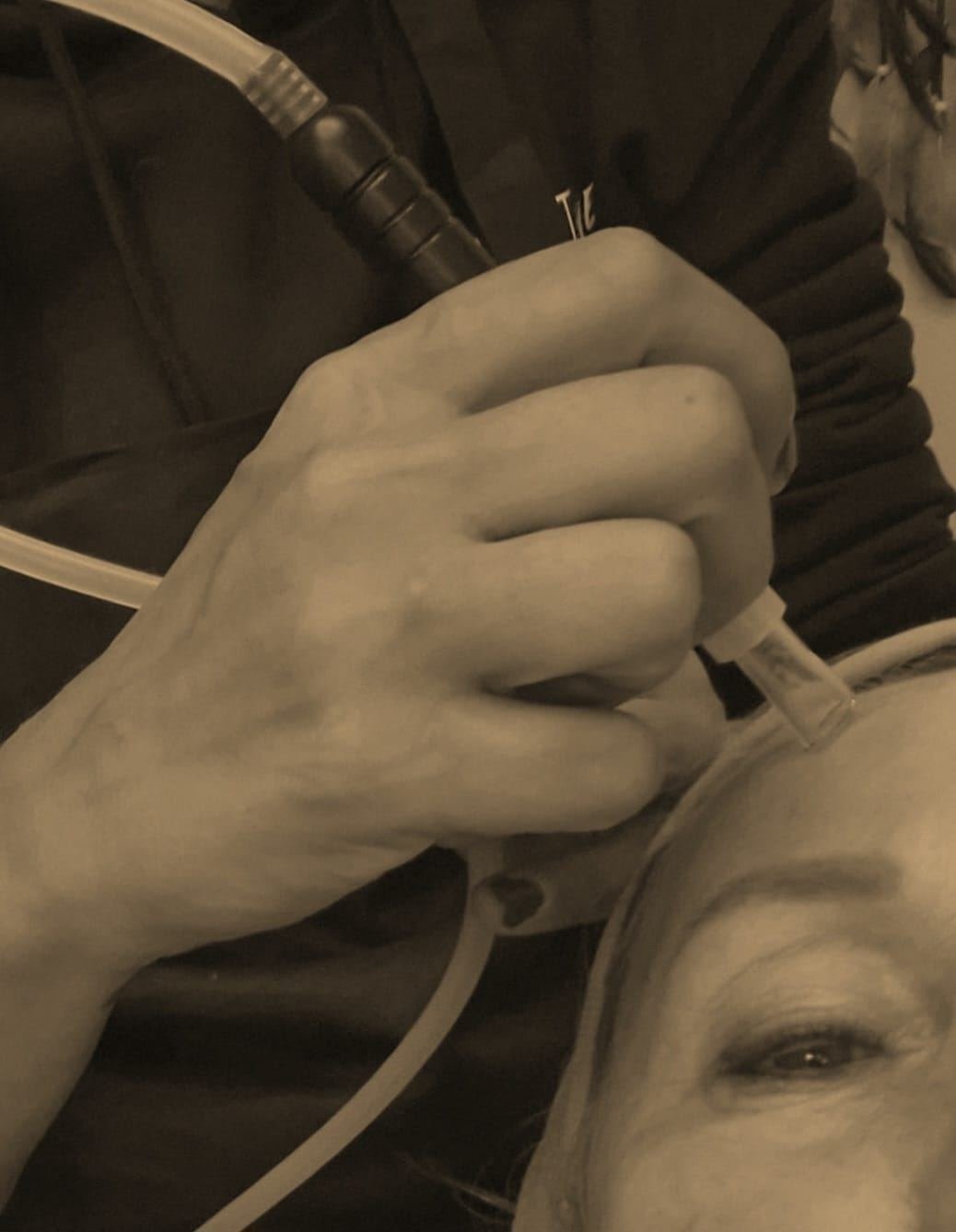 Gezichtsbehandeling in de salon