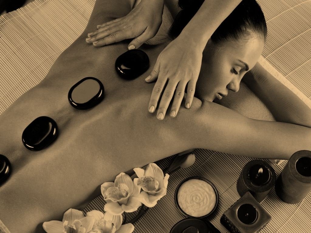 Hotstone massage met warme basaltstenen